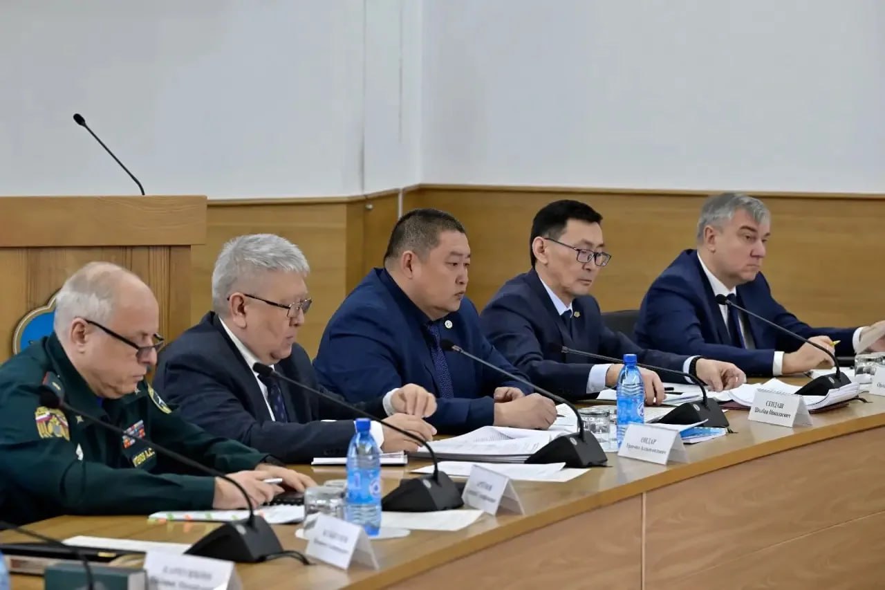 Владислав Ховалыг поручил усилить подготовку к паводкам и пожарам в Туве Владислав Ховалыг поручил усилить подготовку к паводкам и пожарам в Туве