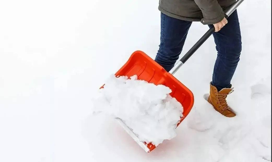 Расчищайте дворы. По данным синоптиков, с середины этой недели в Туве в дневное время температура воздуха местами будет достигать +7 градусов