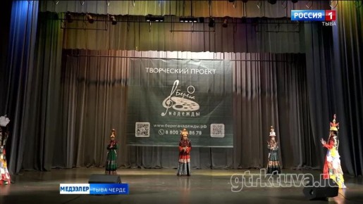 Чн-Хемчикти «Баян-Дугай» деп моданы болгаш костюмну легерлиг театры бг-делегей чергелиг мрей-фестивальга шылгараан