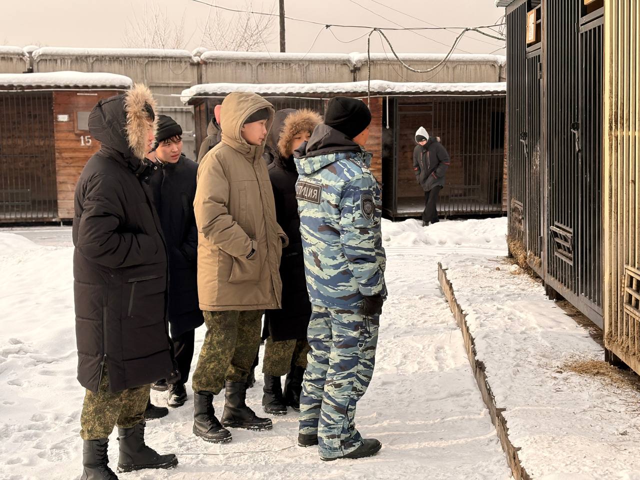 Член Общественного совета при МВД по Республике Тыва Артыш Монгуш организовал для учеников школы-интерната экскурсию в Центр кинологической службы МВД по Республике Тыва Член Общественного совета при МВД по Республике Тыва Артыш Монгуш организовал для учеников школы-интерната экскурсию в Центр кинологической службы МВД по Республике Тыва