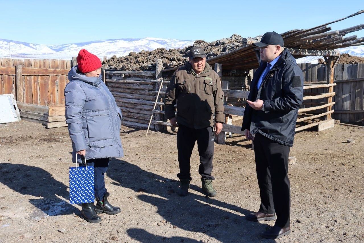 Профильный комитет Верховного Хурала встретился с животноводами Овюрского района Профильный комитет Верховного Хурала встретился с животноводами Овюрского района