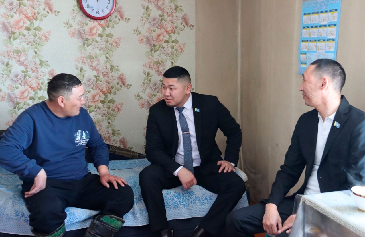 Профильный комитет Верховного Хурала встретился с животноводами Овюрского района Профильный комитет Верховного Хурала встретился с животноводами Овюрского района