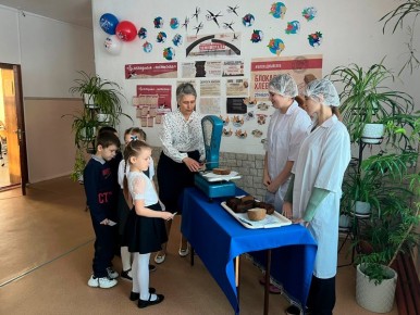 Школьники Раисинской средней школы ощутили вес истории на акции «Блокадный хлеб»