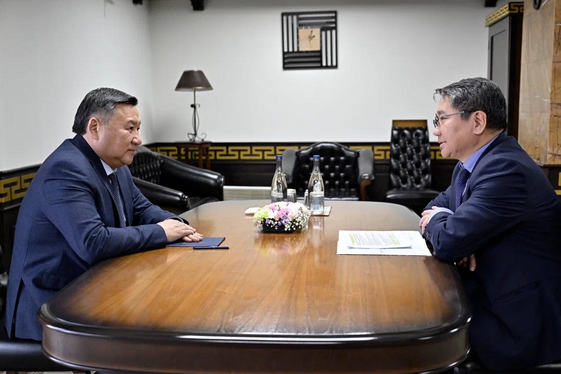 Владислав Ховалыг: Провел рабочую встречу с Генеральным консулом Монголии в Кызыле, господином Цэндсурэном Охиндоо Владислав Ховалыг: Провел рабочую встречу с Генеральным консулом Монголии в Кызыле, господином Цэндсурэном Охиндоо