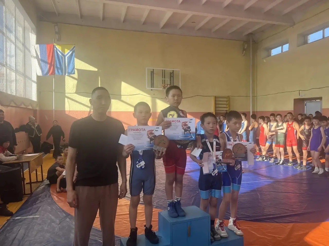 В Шагонаре прошел турнир по вольной борьбе в честь легендарного тренера Херела Дагба В Шагонаре прошел турнир по вольной борьбе в честь легендарного тренера Херела Дагба