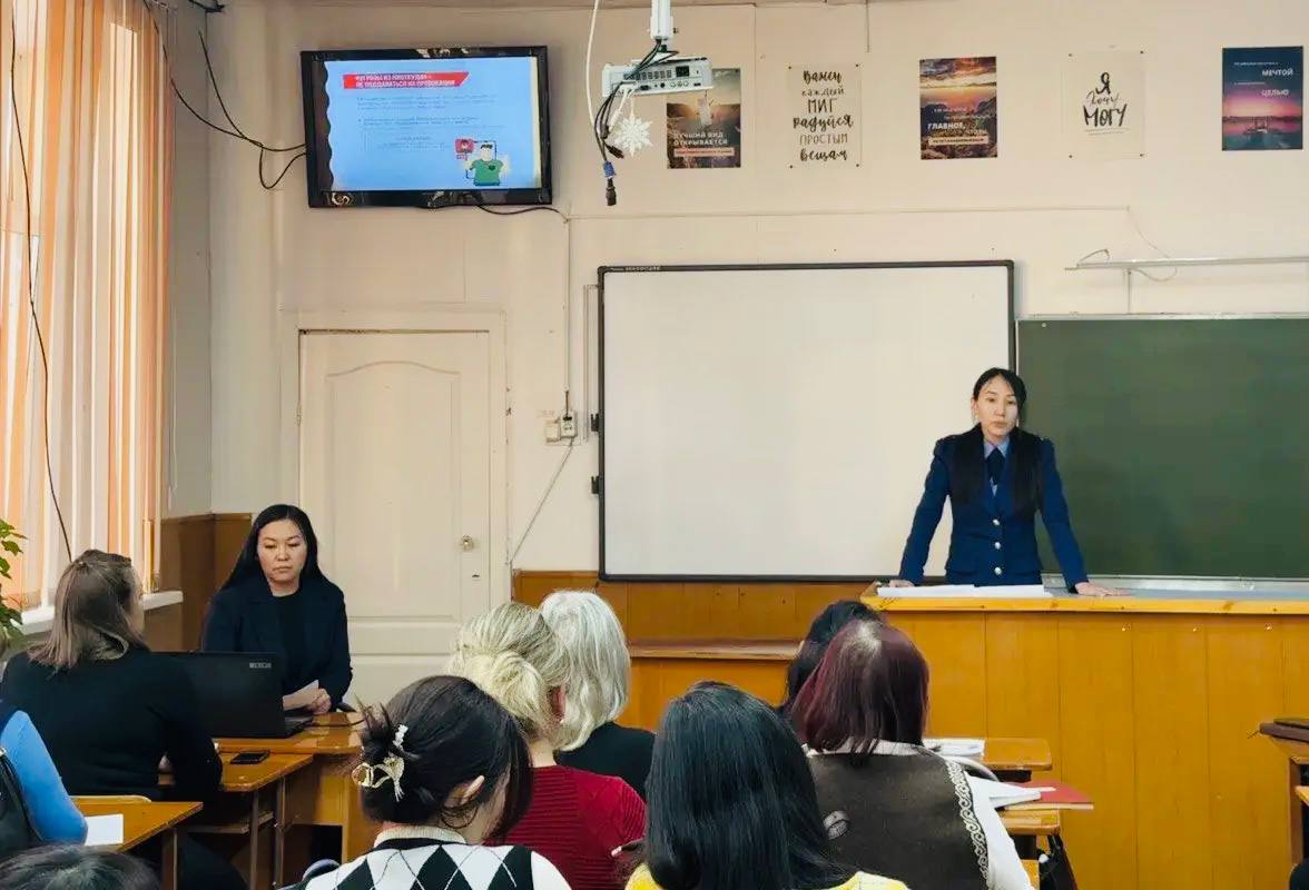 Сотрудники прокуратуры города Кызыла провели профилактические мероприятия в учебных заведениях