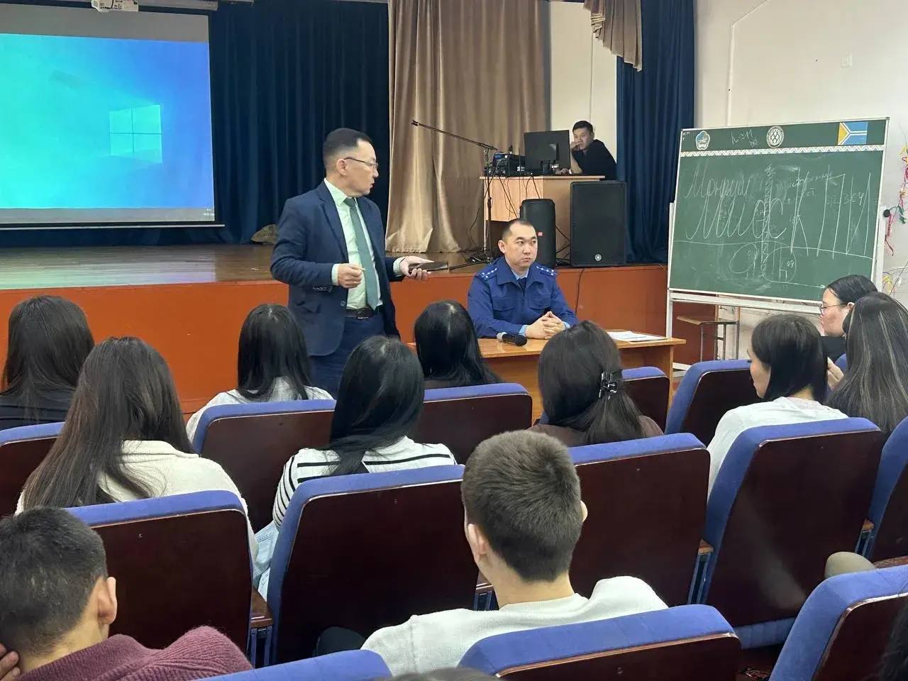 Сотрудники прокуратуры города Кызыла провели профилактические мероприятия в учебных заведениях Сотрудники прокуратуры города Кызыла провели профилактические мероприятия в учебных заведениях