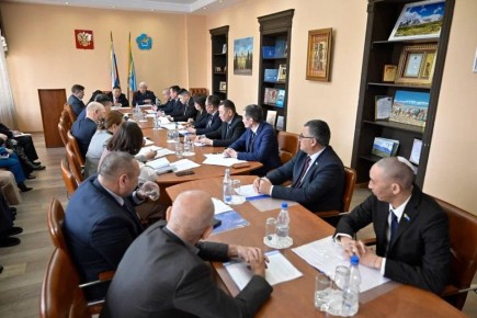 Владислав Ховалыг: Сегодня встретился с активом «Единой России» — депутатами Верховного Хурала, руководителями и сотрудниками регионального отделения Партии