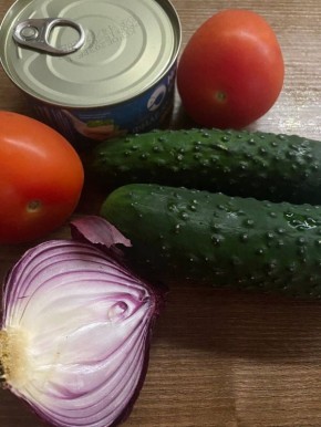 Салат с тунцом — быстрое решение для легкого ужина