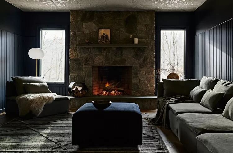 Как мрачные цвета могут преобразить ваш интерьер: советы дизайнеров