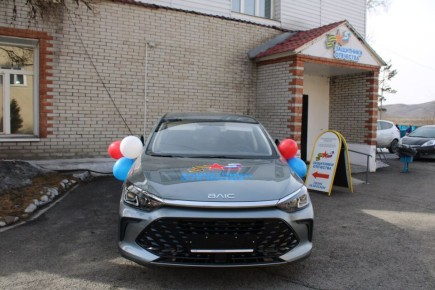 Ветерану боевых действий вручен автомобиль с ручным управлением