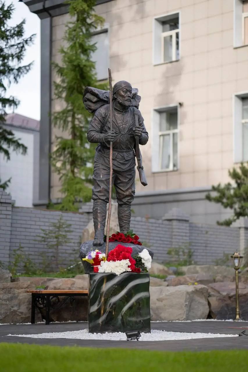 Рубрика «Созидатели Тувы». Династия Мунзук: преемственность таланта и служения творчеству Династия театральных деятелей Мунзук занимает особое место в истории культуры Тувы и российского театра Рубрика «Созидатели Тувы». Династия Мунзук: преемственность таланта и служения творчеству Династия театральных деятелей Мунзук занимает особое место в истории культуры Тувы и российского театра