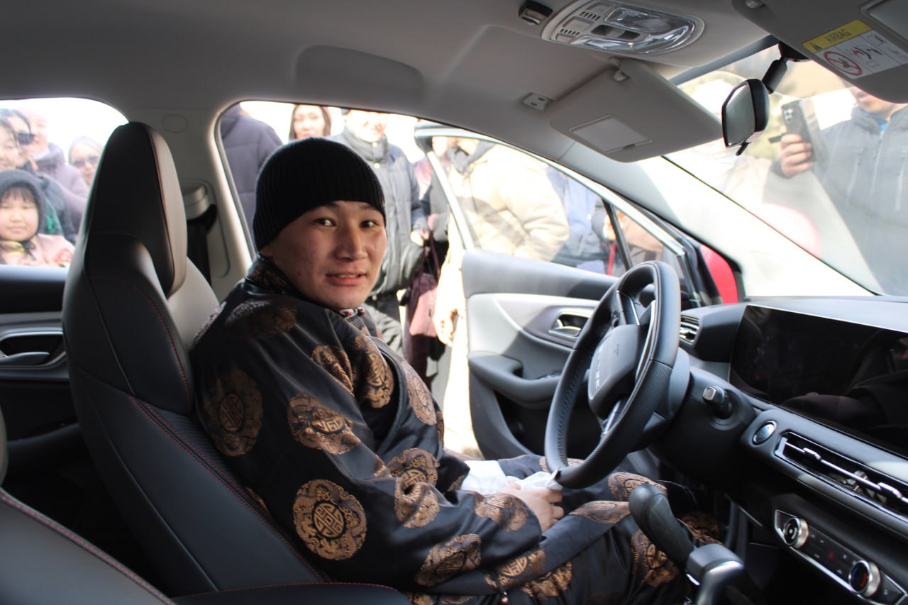 Ветерану боевых действий вручен автомобиль с ручным управлением Ветерану боевых действий вручен автомобиль с ручным управлением