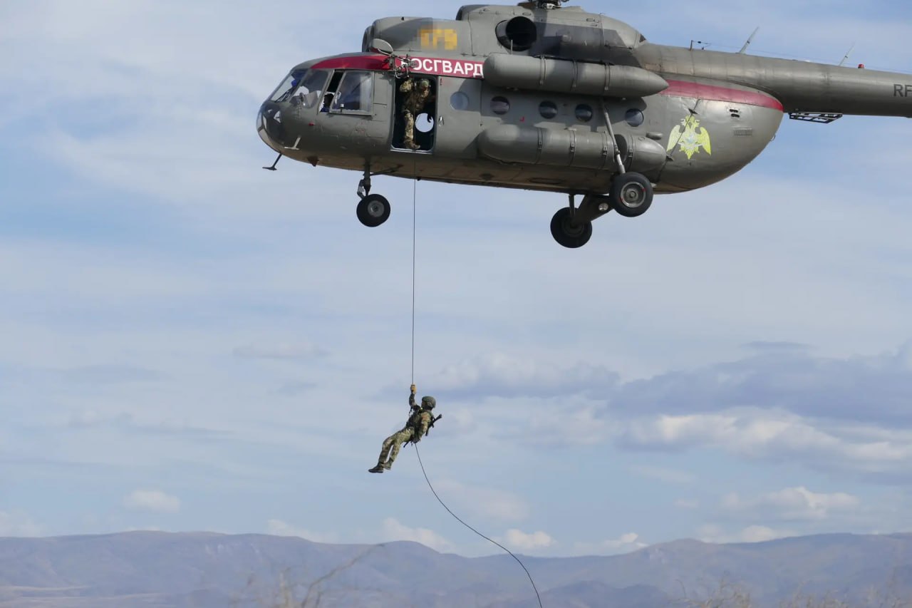 Владислав Ховалыг поздравил росгвардейцев Тувы с профессиональным праздником Владислав Ховалыг поздравил росгвардейцев Тувы с профессиональным праздником
