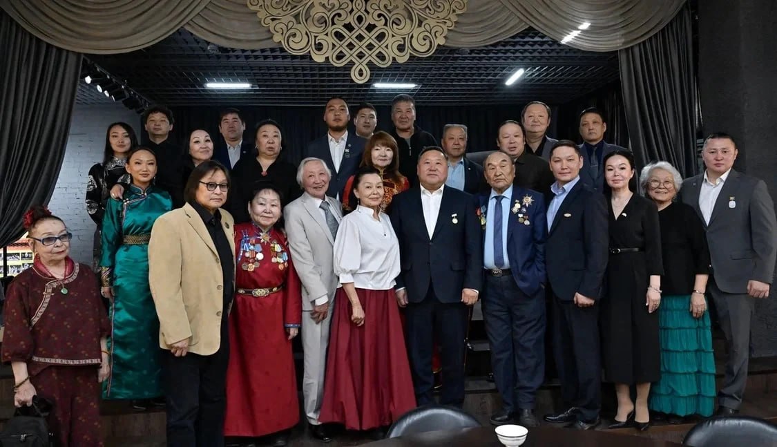 Владислав Ховалыг поздравил Национальный театр Тувы с 90-летием Владислав Ховалыг поздравил Национальный театр Тувы с 90-летием