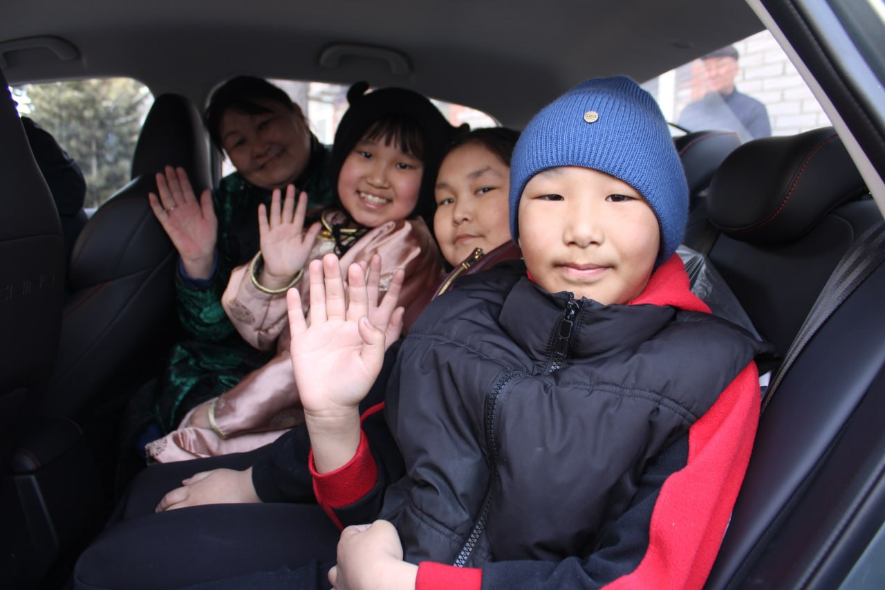 Ветерану боевых действий вручен автомобиль с ручным управлением Ветерану боевых действий вручен автомобиль с ручным управлением