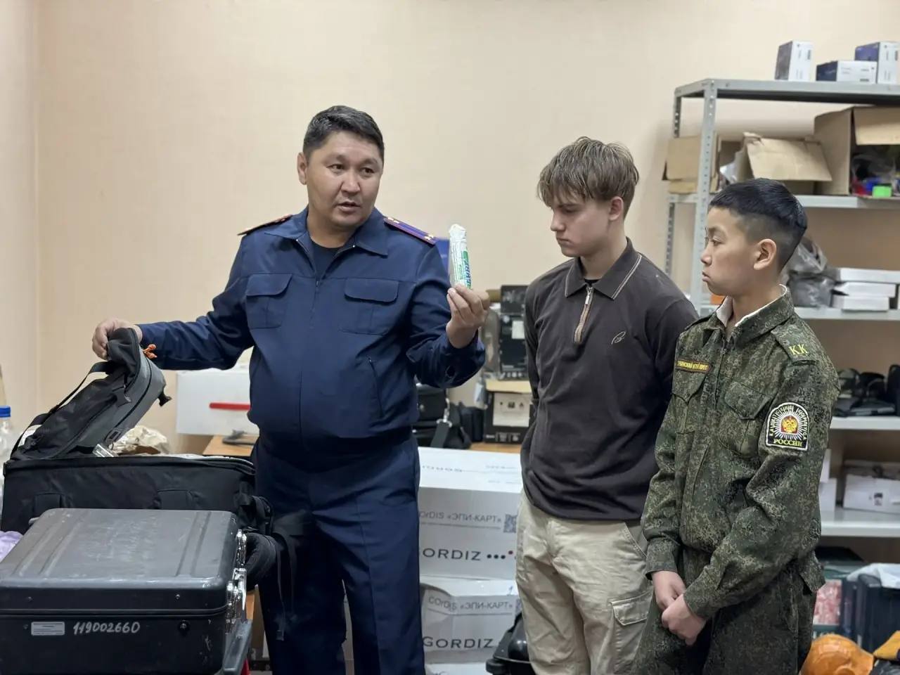 В рамках проекта «Юный помощник правоохранительных органов и силовых структур» в гостях у следователей побывали Доржу Ортун и Павел Киселев