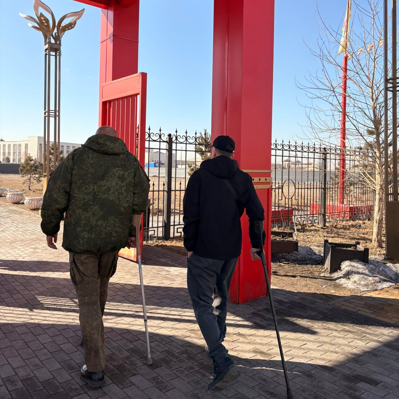 Председатель «Добрых сердец Тувы» встретил раненых участников СВО из Перми и Чебоксар Председатель «Добрых сердец Тувы» встретил раненых участников СВО из Перми и Чебоксар