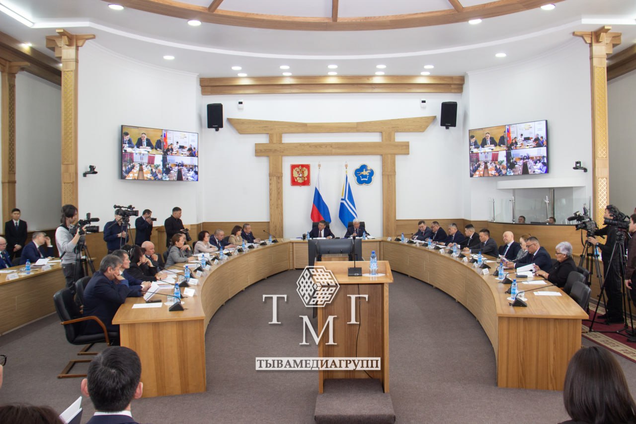 Председатель Общественной палаты РТ Алесия Бажина по итогам отчета Правительства Тувы отметила положительную динамику в развитии экономики Тувы: Председатель Общественной палаты РТ Алесия Бажина по итогам отчета Правительства Тувы отметила положительную динамику в развитии экономики Тувы: