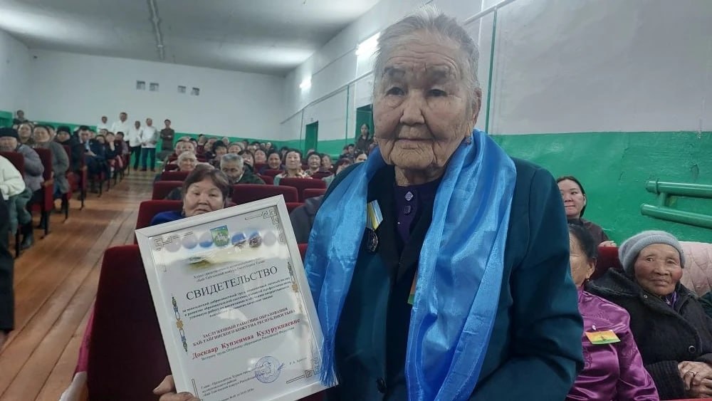 «Хнчгеш» уруглар садыны тургустунганындан бээр 60 чыл ою «Хнчгеш» уруглар садыны тургустунганындан бээр 60 чыл ою