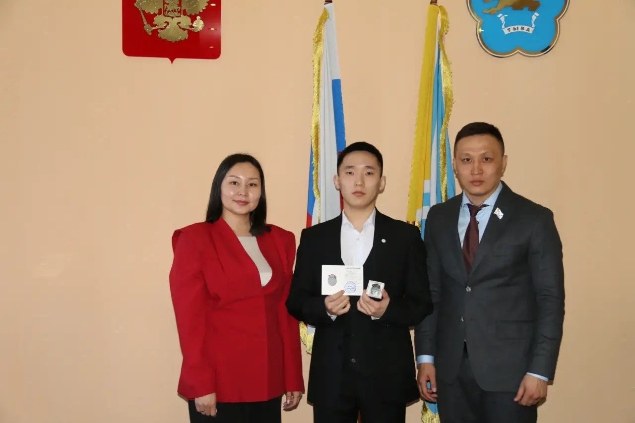 Активисты «Добрых cердец Тувы» удостоены памятных медалей от Ассоциации ветеранов СВО Активисты «Добрых cердец Тувы» удостоены памятных медалей от Ассоциации ветеранов СВО