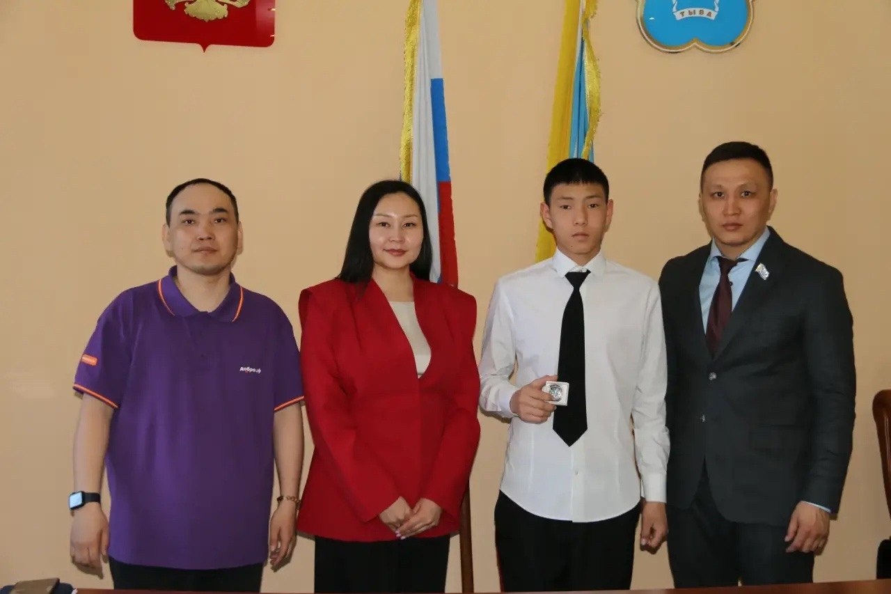 Активисты «Добрых cердец Тувы» удостоены памятных медалей от Ассоциации ветеранов СВО Активисты «Добрых cердец Тувы» удостоены памятных медалей от Ассоциации ветеранов СВО