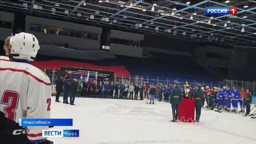 Музыка на льду. Духовой оркестр Правительства Тувы продолжает покорять города России своим ледовым шоу