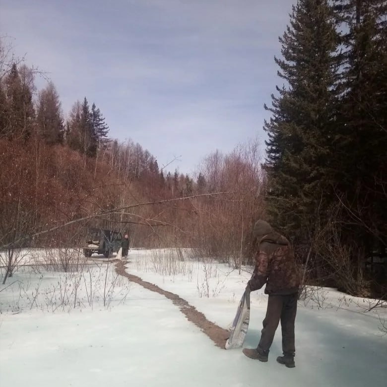 Суггат экиде, джт элбек. Иштии-Хем суму чагыргазыны ажылдакчылары суггат бугазын белеткеп эгелей бергенин чагырга чери дынаткан Суггат экиде, джт элбек. Иштии-Хем суму чагыргазыны ажылдакчылары суггат бугазын белеткеп эгелей бергенин чагырга чери дынаткан