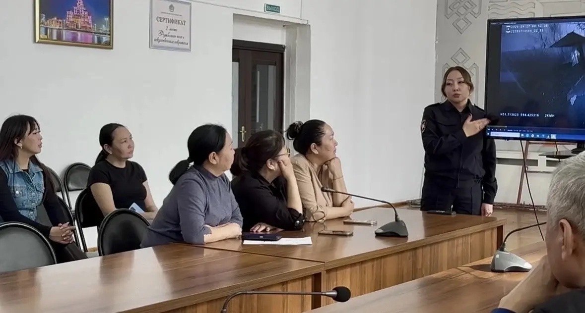 С начала года сотрудники Госавтоинспекции Тувы охватили профилактикой 7 тысяч граждан С начала года сотрудники Госавтоинспекции Тувы охватили профилактикой 7 тысяч граждан