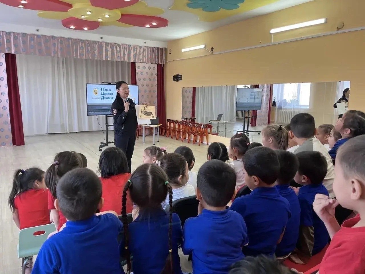 С начала года сотрудники Госавтоинспекции Тувы охватили профилактикой 7 тысяч граждан С начала года сотрудники Госавтоинспекции Тувы охватили профилактикой 7 тысяч граждан