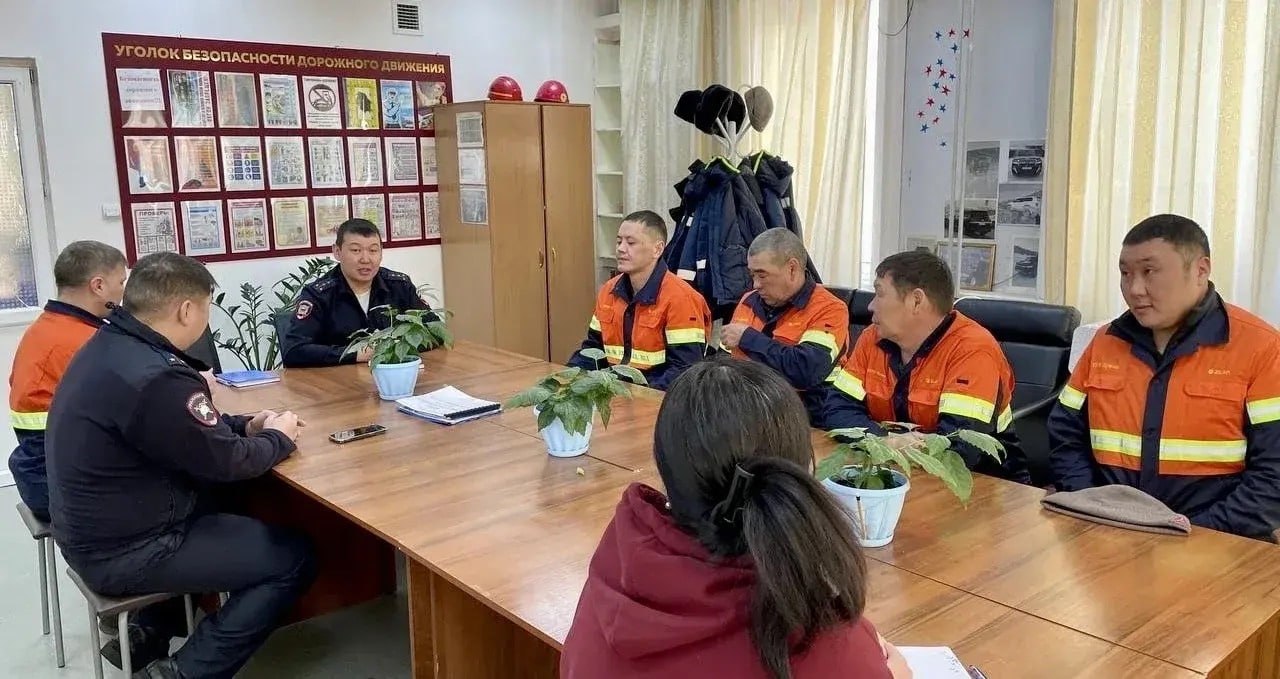 С начала года сотрудники Госавтоинспекции Тувы охватили профилактикой 7 тысяч граждан С начала года сотрудники Госавтоинспекции Тувы охватили профилактикой 7 тысяч граждан