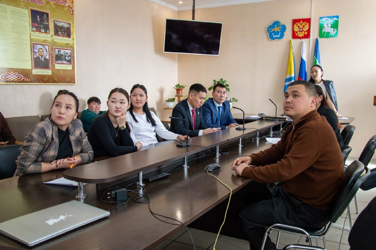 В Бай-Тайгинском районе будет создан Молодежный Хурал В Бай-Тайгинском районе будет создан Молодежный Хурал
