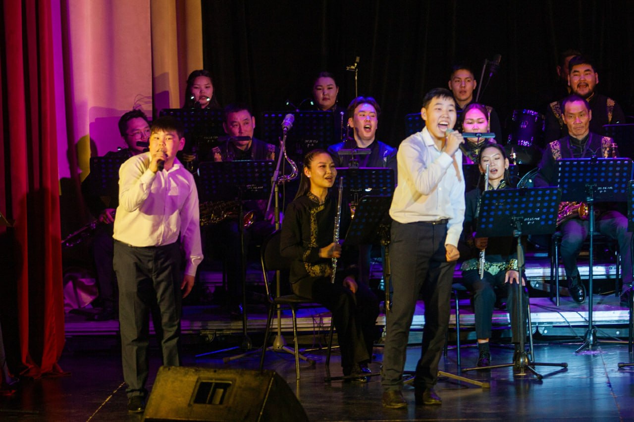 Духовой оркестр им. Т. Дулуша представил программу «Родина моя» в Тувгосфилармонии Духовой оркестр им. Т. Дулуша представил программу «Родина моя» в Тувгосфилармонии