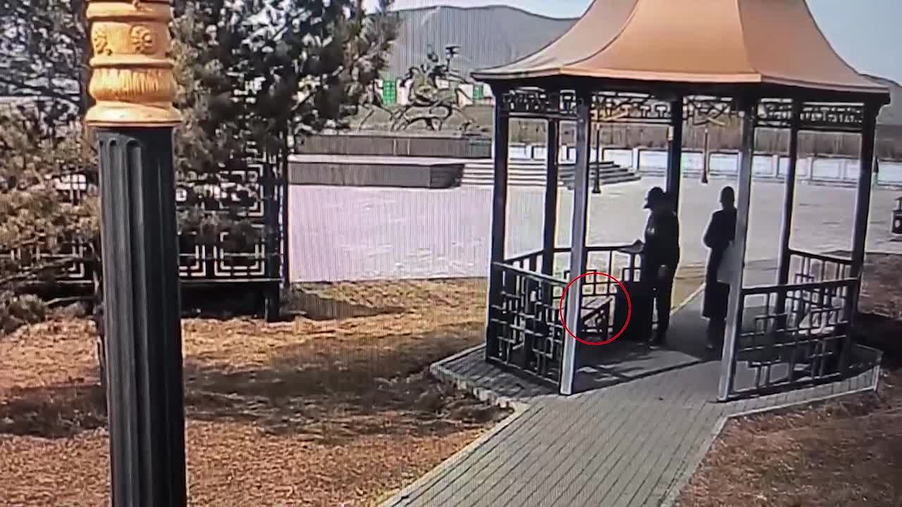 Внимание, розыск. 6 апреля т.г. на территории культурного комплекса Центра Азии неустановленные граждане совершили хищение сотового телефона «Redmi Note», оставленного в беседке