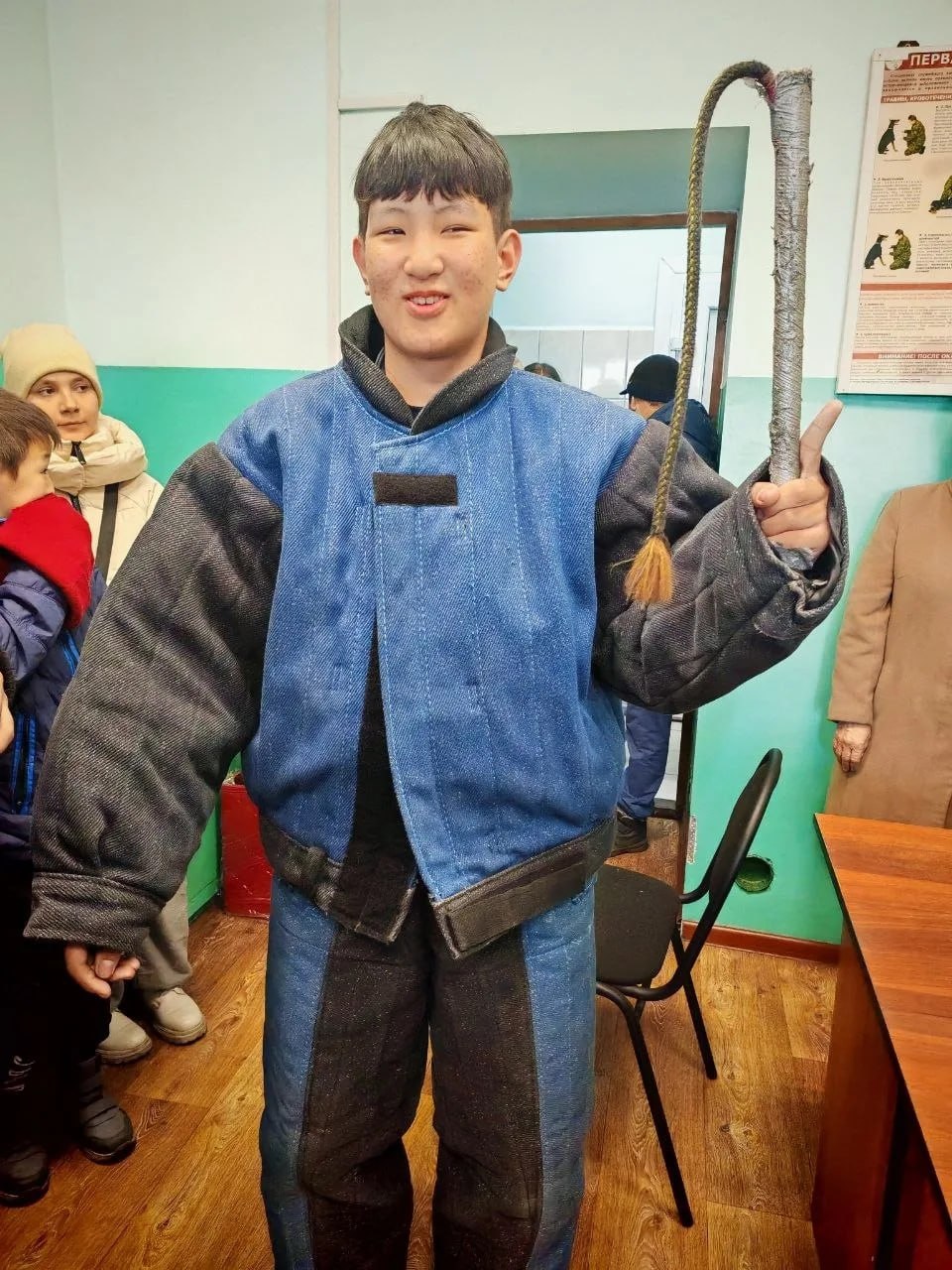 Школьники Тувы познакомились с работой кинологов и служебных собак МВД Школьники Тувы познакомились с работой кинологов и служебных собак МВД