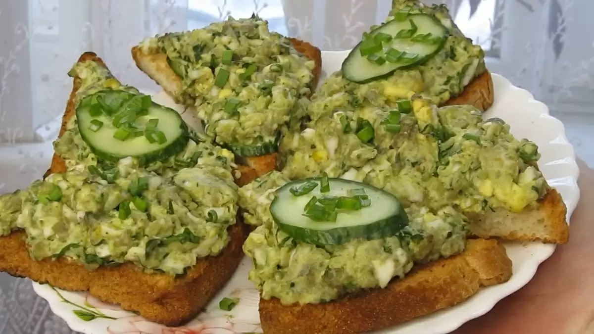 Авокадо и яйца: идеальный завтрак за 10 минут