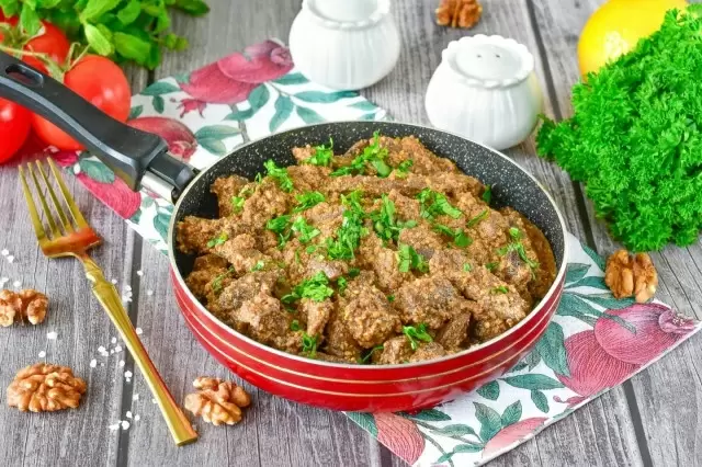 Говядина с грецкими орехами: экономный и вкусный рецепт