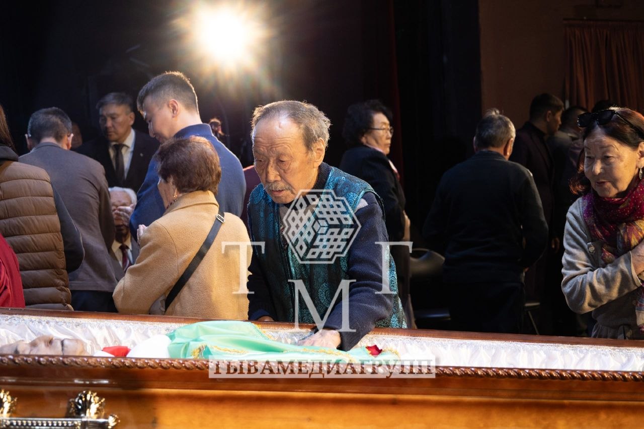 В Туве простились с Шериг-оолом Ооржаком В Туве простились с Шериг-оолом Ооржаком