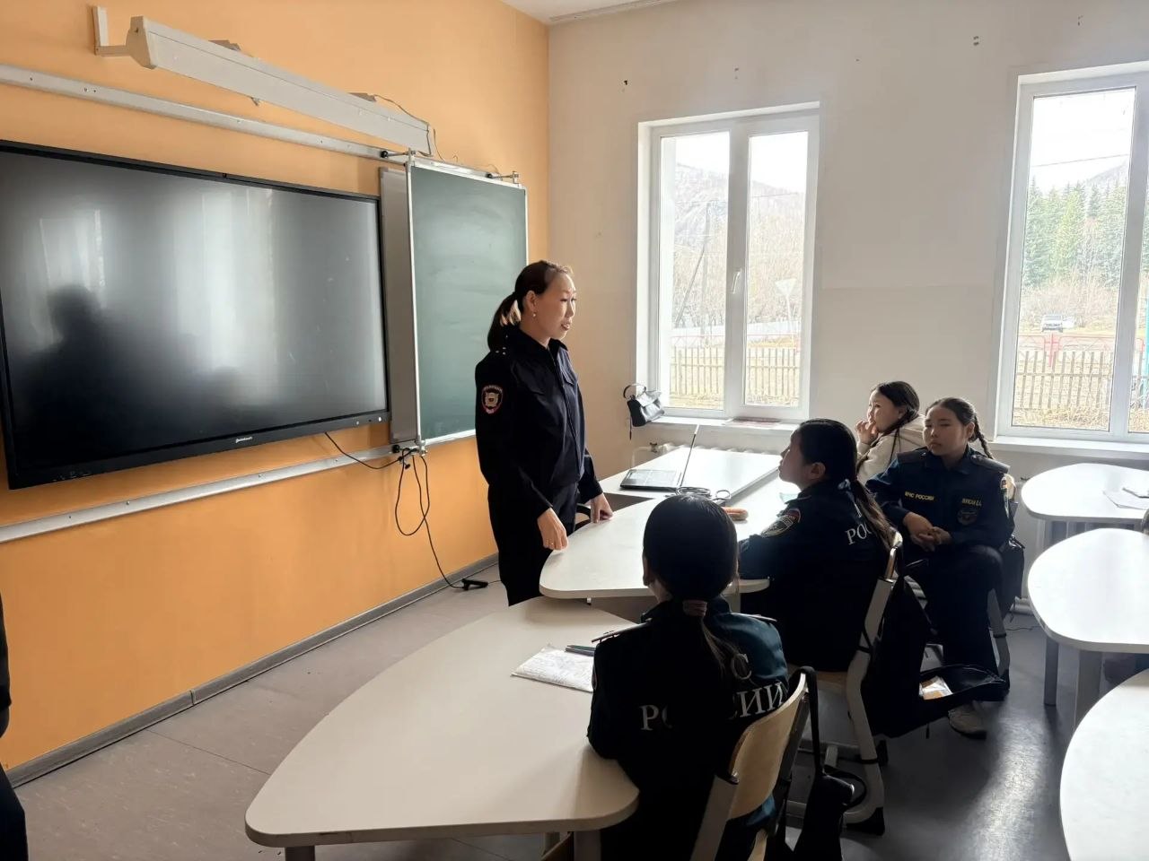 В Каа-Хемском районе сотрудники УНК МВД по Республике Тыва провели профилактические беседы В Каа-Хемском районе сотрудники УНК МВД по Республике Тыва провели профилактические беседы