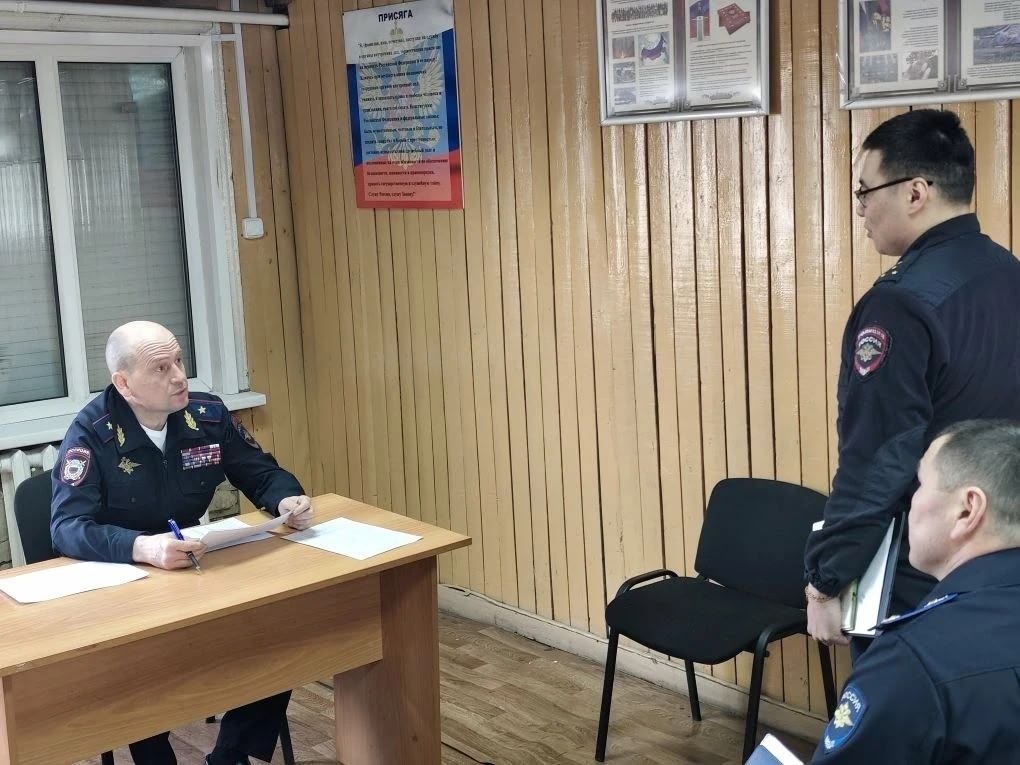 Министр внутренних дел Тувы проверил работу полиции в Эрзине Министр внутренних дел Тувы проверил работу полиции в Эрзине