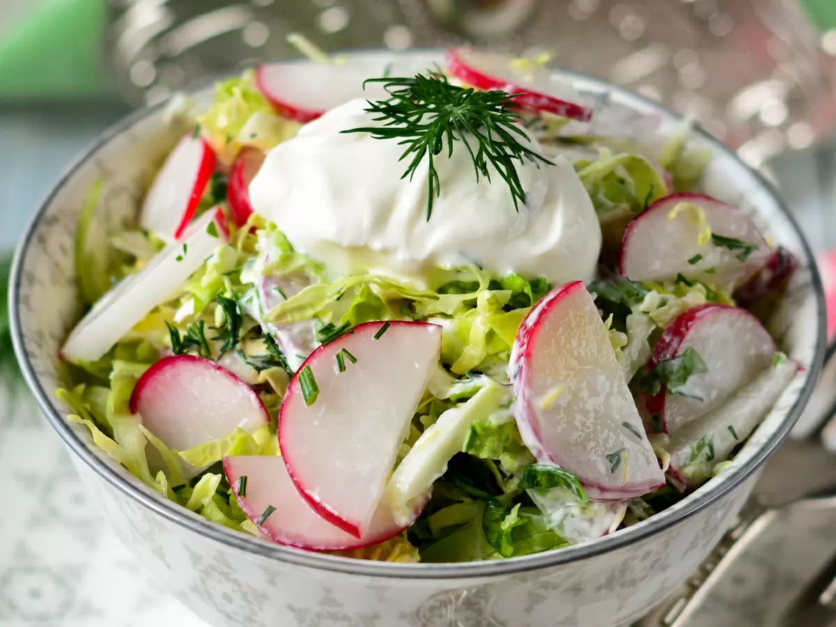 Салаты из редиса: легкие и свежие рецепты для весеннего стола