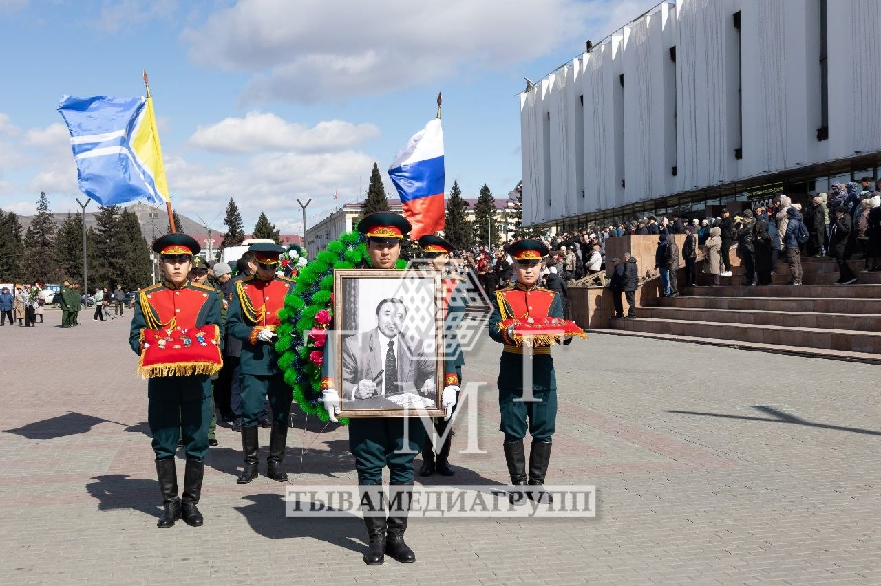 В Туве простились с Шериг-оолом Ооржаком В Туве простились с Шериг-оолом Ооржаком