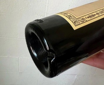 Почему у бутылок вина и шампанского дно имеет характерную выемку