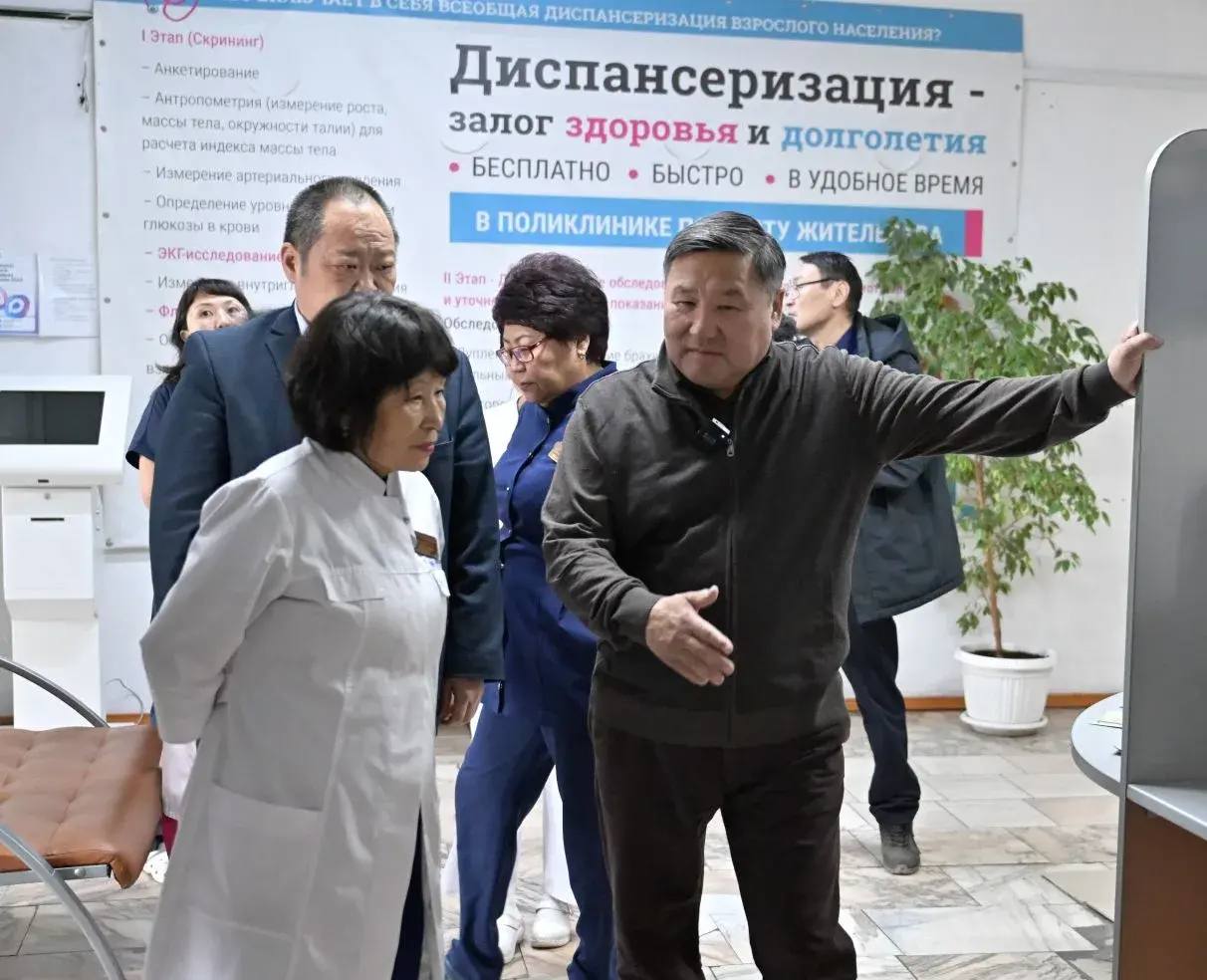 Владислав Ховалыг: В Шагонаре посетил Улуг-Хемский межкожуунный медицинский центр имени Арыш-оола Балгана Владислав Ховалыг: В Шагонаре посетил Улуг-Хемский межкожуунный медицинский центр имени Арыш-оола Балгана