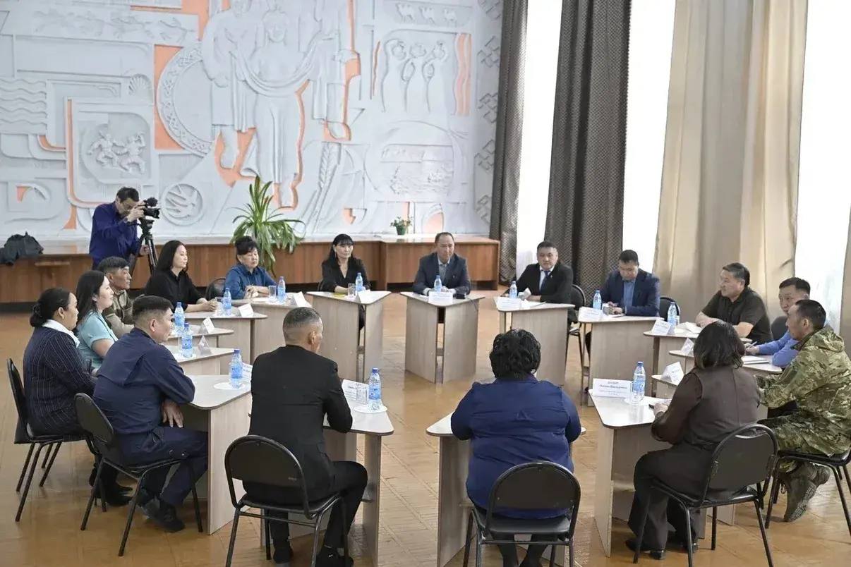 Владислав Ховалыг: Во время выездов в районы всегда стараюсь встретиться с нашими бойцами — участниками СВО Владислав Ховалыг: Во время выездов в районы всегда стараюсь встретиться с нашими бойцами — участниками СВО