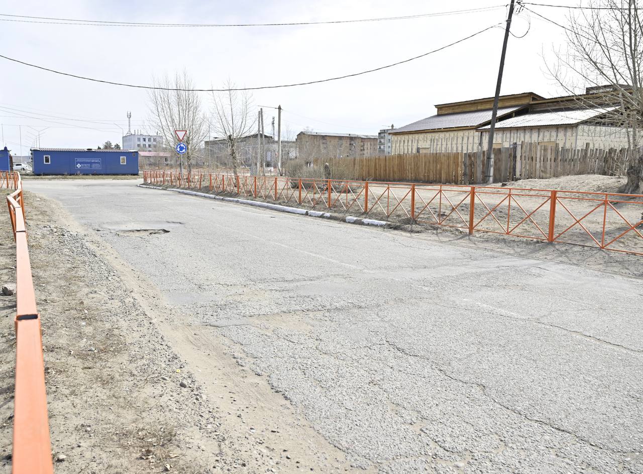 Владислав Ховалыг: В ходе рабочей поездки в Улуг-Хем специально остановился на федеральной трассе Р257 между селами Оттук-Даш и Ийи-Тал Владислав Ховалыг: В ходе рабочей поездки в Улуг-Хем специально остановился на федеральной трассе Р257 между селами Оттук-Даш и Ийи-Тал