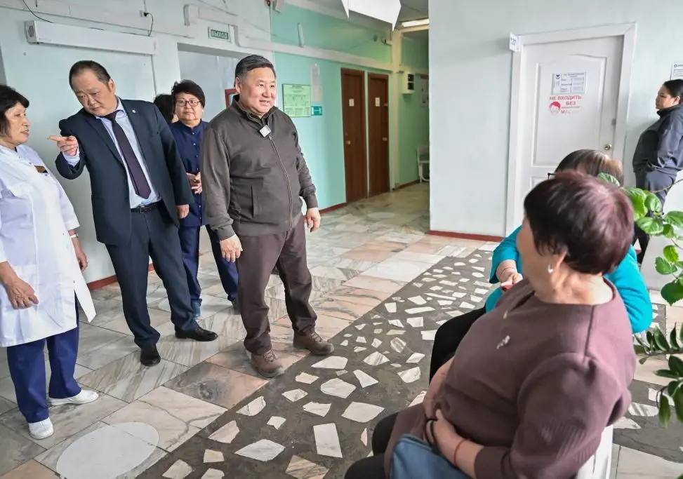 Владислав Ховалыг: В Шагонаре посетил Улуг-Хемский межкожуунный медицинский центр имени Арыш-оола Балгана Владислав Ховалыг: В Шагонаре посетил Улуг-Хемский межкожуунный медицинский центр имени Арыш-оола Балгана