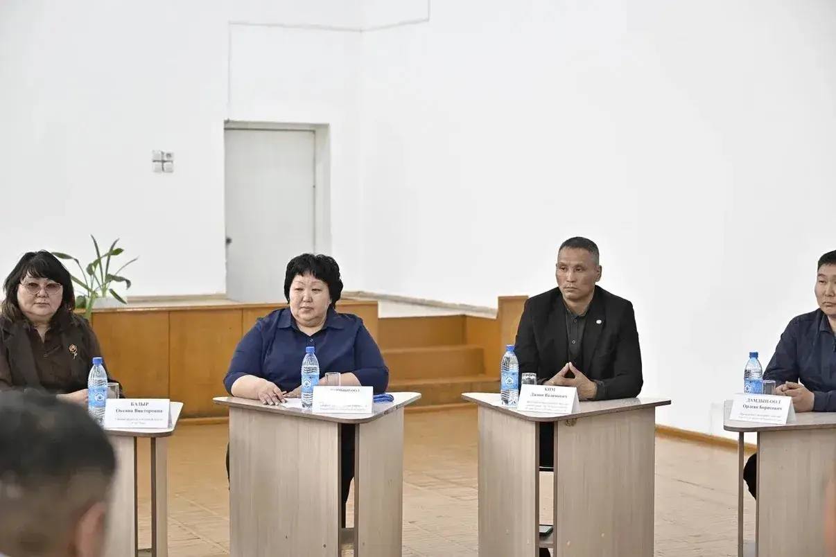 Владислав Ховалыг: Во время выездов в районы всегда стараюсь встретиться с нашими бойцами — участниками СВО Владислав Ховалыг: Во время выездов в районы всегда стараюсь встретиться с нашими бойцами — участниками СВО