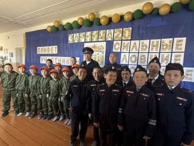 В Сут-Хольском районе полицейские оценили строевую подготовку участников «Зарницы 2.0»