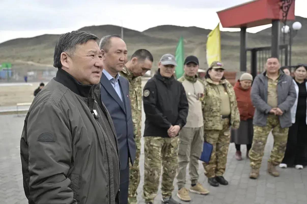 Владислав Ховалыг: Во время выездов в районы всегда стараюсь встретиться с нашими бойцами — участниками СВО Владислав Ховалыг: Во время выездов в районы всегда стараюсь встретиться с нашими бойцами — участниками СВО